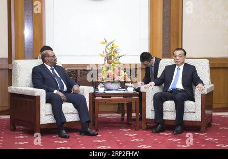 (180902) -- PEKING, 2. September 2018 -- der chinesische Ministerpräsident Li Keqiang trifft sich mit dem sudanesischen Präsidenten Omar al-Bashir in Peking, der Hauptstadt Chinas, am 2. September 2018. )(MP) CHINA-BEIJING-LI KEQIANG-SUDANESE PRESIDENT-MEETING (CN) LixTao PUBLICATIONxNOTxINxCHN Stockfoto