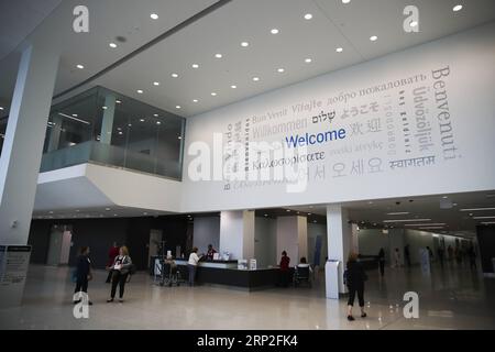 (180902) -- OHIO, 2. September 2018 -- Foto aufgenommen am 22. August 2018 zeigt die Lobby des Sydell & Arnold Miller Family Pavilion der Cleveland Clinic in Cleveland, Ohio. Die Klinik erstreckt sich über 170 Hektar Land in der Innenstadt von Cleveland, dem US-Bundesstaat Ohio, und ist eines der Top-medizinischen Zentren des Landes. Besonders berühmt für die Behandlung von Herz-Kreislauf-Erkrankungen, verzeichnete es 7,6 Millionen Patientenbesuche im Jahr 2017. ZU GEHEN MIT Feature: Renommierte US Medical Center Upbeat über Chancen in China) (yk) US-OHIO-CLEVELAND CLINIC WangxYing PUBLICATIONxNOTxINxCHN Stockfoto