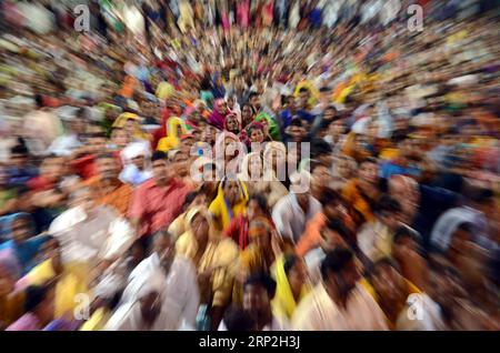 (180904) -- MATHURA, 4. September 2018 -- Devotees nehmen an den Janmashtami-Festen in Mathura, Indien, 3. September 2018 Teil. Das Festival ist der Geburtstag von Krishna. (Jmmn) INDIA-MATHURA-JANAMSHTAMI FESTIVAL Stringer PUBLICATIONxNOTxINxCHN Stockfoto