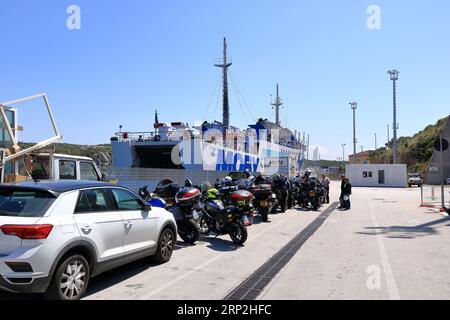 Mai 27 2023 - Santa Teresa Gallura, Sardinien in Italien: Schöner Tag im Hafen von Santa Teresa Stockfoto