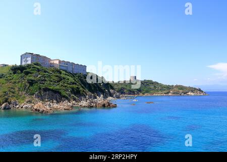 Mai 27 2023 - Santa Teresa Gallura, Sardinien in Italien: Schöner Tag im Hafen von Santa Teresa Stockfoto