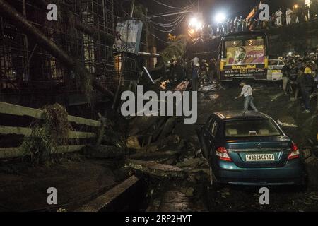 (180904) -- KOLKATA, 4. September 2018 -- Foto vom 4. September 2018 zeigt den Standort der eingestürzten Majerhat-Brücke in Kalkutta, Indien. Mindestens sechs Personen wurden am Dienstag verletzt, und viele andere befürchten, dass sie unter den Trümmern eingeschlossen sind, nachdem ein Teil einer Brücke im ostindischen Bundesstaat Westbengalen eingestürzt war. (yg) INDIA-KOLKATA-BRIDGE COLLAPSE TumpaxMondal PUBLICATIONxNOTxINxCHN Stockfoto