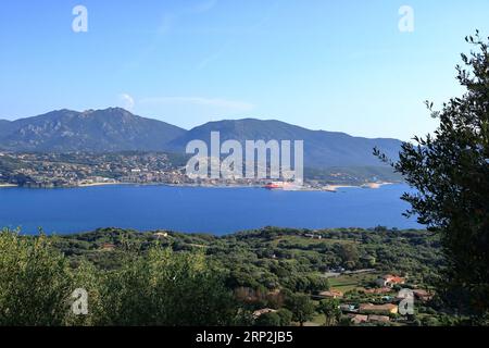 Mai 27 2023 - Propriano, Insel Korsika in Frankreich: Hafen von Propriano von oben Stockfoto