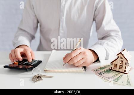 Schneiden Sie die Person schriftlich Zählung Stockfoto