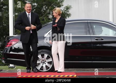 (180906) -- ZAGREB, 6. September 2018 -- der kroatische Präsident Kolinda Grabar-Kitarovic (R) empfängt am 6. September 2018 einen Besuch des aserbaidschanischen Präsidenten Ilham Aliyev im Präsidentenbüro in Zagreb, der Hauptstadt Kroatiens. ) (yg) KROATIEN-ZAGREB-ASERBAIDSCHANISCHER PRÄSIDENT-BESUCH BornaxFilic PUBLICATIONxNOTxINxCHN Stockfoto