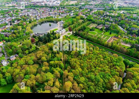 Luftaufnahme von Benrath Palace Park und Schloss, Düsseldorf, Deutschland Stockfoto
