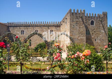 Archibischofshof und jardim de santa barbara (Garten santa barbara) in Braga, Portugal Stockfoto