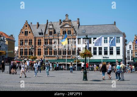 Gildenhäuser und Restaurants, Grote Markt, Brügge, Flandern, Belgien Stockfoto