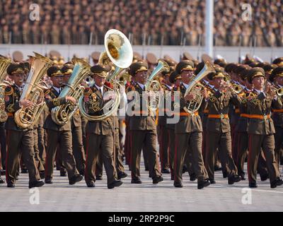 (180909) -- PJÖNGJANG, 9. September 2018 -- Eine Militärband nimmt an einer Parade Teil, um den 70. Jahrestag der Gründung der Demokratischen Volksrepublik Korea (DVRK) in Pjöngjang, DVRK, am 9. September 2018 zu feiern. ) (cd) DVRK-PJÖNGJANG-70. JUBILÄUMSPARADE XingxGuangli PUBLICATIONxNOTxINxCHN Stockfoto