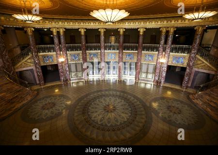 (180910) -- CLEVELAND (USA), 10. September 2018 -- Foto aufgenommen am 20. August 2018 zeigt Severance Hall, die Heimat des Cleveland Orchestra in Cleveland, Ohio, USA. Das 1918 gegründete Cleveland Orchestra hat sich zu einem der besten der Welt entwickelt, wie Musikkritiker in den Mainstream-Medien wie der New York Times und dem Wall Street Journal erklärten. Nach dem Abschluss der Konzertsaison zum hundertjährigen Bestehen des Orchesters 2017-18 wird das Orchester 2019 eine China-Tournee beginnen, die 21 Jahre nach seinem letzten Besuch im asiatischen Land den Beginn seines zweiten Jahrhunderts markiert. ) Zum artikel Stockfoto