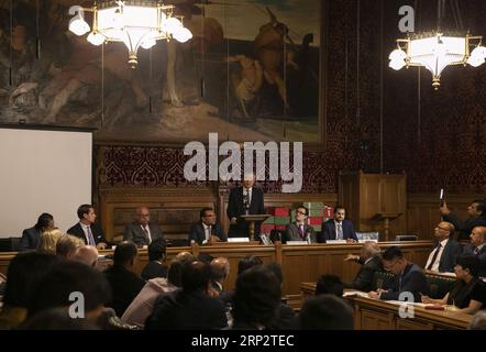 (180911) -- LONDON, 11. September 2018 -- der chinesische Botschafter in Großbritannien Liu Xiaoming (C) hält eine Grundsatzrede während der Eröffnungszeremonie der All-Party Parliamentary Group (APPG) für die Belt and Road Initiative (BRI) und den China-Pakistan Economic Corridor (CPEC) am 10. September 2018 in London, Großbritannien. Der chinesische Botschafter in Großbritannien Liu Xiaoming sagte am Montag, er hoffe, dass die neu gegründete britische parlamentsgruppe für die Belt and Road Initiative als Brücke der Kommunikation dienen und mehr Unterstützung und Beteiligung der britischen Öffentlichkeit für die Initiative bringen wird. ) (LRZ) GROSSBRITANNIEN-LONDON-PARL Stockfoto