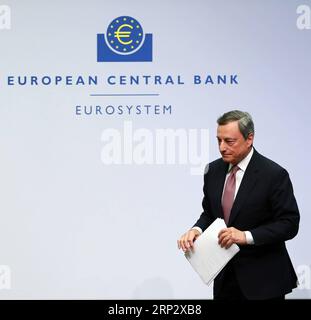 News Bilder des Tages (180913) -- FRANKFURT, 13. September 2018 -- der Präsident der Europäischen Zentralbank (EZB) Mario Draghi nimmt am 13. September 2018 an einer Pressekonferenz im EZB-Hauptsitz in Frankfurt Teil. Die EZB hat am Donnerstag beschlossen, die Leitzinsen für das Euro-Währungsgebiet unverändert beizubehalten. (wtc) DEUTSCHLAND-FRANKFURT-EZB-ZINSSÄTZE LuoxHuanhuan PUBLICATIONxNOTxINxCHN Stockfoto