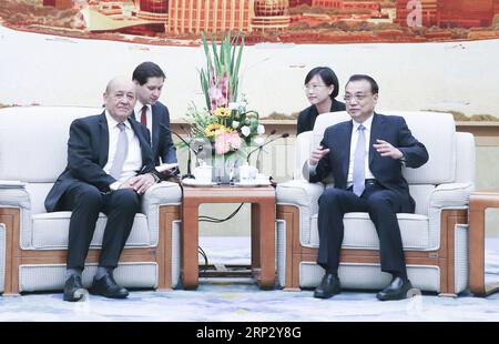 (180914) -- PEKING, 14. September 2018 -- der chinesische Ministerpräsident Li Keqiang (R) trifft sich mit dem französischen Außenminister Jean-Yves Le Drian in Peking, der Hauptstadt Chinas, 14. September 2018. ) (wyl) CHINA-BEIJING-LI KEQIANG-FRANCE-MEETING (CN) YaoxDawei PUBLICATIONxNOTxINxCHN Stockfoto