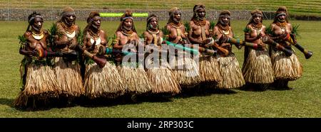 Tanzende Frauen, Singen, Festival, Mount Hagen, Papua-Neuguinea Stockfoto