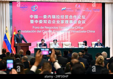 (180915) -- PEKING, 15. September 2018 -- der venezolanische Präsident Nicolas Maduro (L) spricht auf dem Wirtschafts- und Handelsforum China-Venezuela und dem bilateralen Treffen des rates für unternehmerische Initiative in Peking, der Hauptstadt Chinas, am 15. September 2018. )(MCG) CHINA-PEKING-VENEZUELA-WIRTSCHAFTS- UND HANDELSZUSAMMENARBEIT-FORUM (CN) LIXXIN PUBLICATIONXNOTXINXCHN Stockfoto