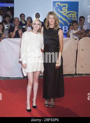 (180916) -- TORONTO, 16. September 2018 -- die Schauspielerinnen Kristen Stewart (L) und Laura den posieren für Fotos vor der Uraufführung des Abschlussfilms Jeremiah Terminator Leroy in der Roy Thomson Hall während des Toronto International Film Festival 2018 in Toronto, Kanada, 15. September 2018. )(gj) CANADA-TORONTO-TIFF-CLOSING FILM- JEREMIAH TERMINATOR LEROY ZouxZheng PUBLICATIONxNOTxINxCHN Stockfoto