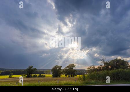 Gewitterwolken über der Dippoldiswalder Heide im Osterzgebirge., Karsdorf, Sachsen, Deutschland Stockfoto