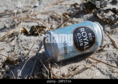 Am Strand angespülte Meeresmüll, menschliche Auswirkungen auf das Meeresökosystem, Minsener Oog, Niedersachsen, Deutschland Stockfoto