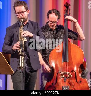 Emile Parisien Quartett im Prediger. Mit Julien Touery (Klavier), Ivan Gelugne (Bass) und Julien Loutelier (Schlagzeug) Stockfoto