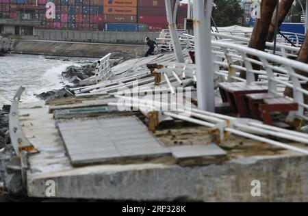 (180917) -- SHENZHEN, 17. September 2018 -- Foto vom 17. September 2018 zeigt einen beschädigten Pfad im Bezirk Yantian von Shenzhen in der südchinesischen Provinz Guangdong. Die örtliche Wetterbehörde hat die gelbe Warnung vor Taifun am Montagnachmittag aufgehoben. Die Katastrophenhilfe ist im Gange. )(mcg) CHINA-SHENZHEN-TYPHOON MANGKHUT (CN) MaoxSiqian PUBLICATIONxNOTxINxCHN Stockfoto