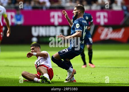 UTRECHT - (l-r) Souffian El Karouani vom FC Utrecht, Luka Ivanusec von Feyenoord während des niederländischen Eredivisie-Spiels zwischen dem FC Utrecht und Feyenoord im Stadion Galgenwaard am 3. September 2023 in Utrecht, Niederlande. ANP OLAF KRAAK Credit: ANP/Alamy Live News Stockfoto