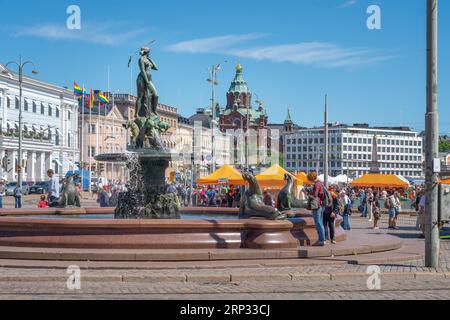 Marktplatz mit Havis-Amanda-Brunnen und Uspenski-Kathedrale im Hintergrund - Helsinki, Finnland Stockfoto