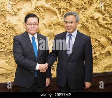 (180919) -- PEKING, 19. September 2018 -- der chinesische Vize-Ministerpräsident Hu Chunhua (R) trifft sich mit dem stellvertretenden mongolischen Premierminister Ulziisaikhan Enkhtuvshin in Peking, der Hauptstadt Chinas, 17. September 2018. ) (Zyd) CHINA-PEKING-MONGOLISCHES OFFIZIELLES TREFFEN (CN) HuangxJingwen PUBLICATIONxNOTxINxCHN Stockfoto