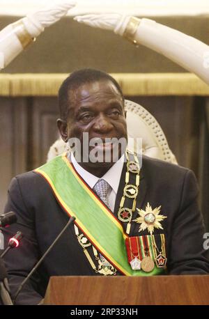 (180918) -- HARARE, 18. September 2018 -- der simbabwische Präsident Emmerson Mnangagwa hält seine erste Rede zum Zustand der Nation, um die erste Sitzung des 9. parlaments in Harare, Simbabwe, am 18. September 2018 zu eröffnen. Emmerson Mnangagwa sagte am Dienstag, seine Regierung werde nicht überstürzen, eine lokale Währung wieder einzuführen, bevor die wirtschaftlichen Fundamentaldaten behandelt wurden. ) ZIMBABWE-HARARE-MNANGAGWA-STATE OF THE NATION SPRICHT SHAUNXJUSA PUBLICATIONXNOTXINXCHN AN Stockfoto