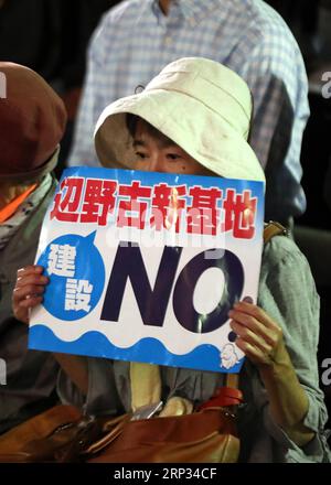 (180919) -- TOKIO, 19. September 2018 -- Ein Demonstrant nimmt am 19. September 2018 an einem Treffen in Tokio, Japan, Teil. Tausende von Menschen in ganz Japan versammelten sich am Mittwoch, um gegen die umstrittenen Sicherheitsgesetze zu protestieren, die vor drei Jahren vom parlament verabschiedet wurden. Über 5.000 Demonstranten versammelten sich am Mittwochabend im Hibiya Park in der Innenstadt von Tokio und forderten die Abschaffung der umstrittenen Sicherheitsgesetze. ) (Zhf) JAPAN-TOKIO-SICHERHEITSGESETZE-PROTEST DuxXiaoyi PUBLICATIONxNOTxINxCHN Stockfoto