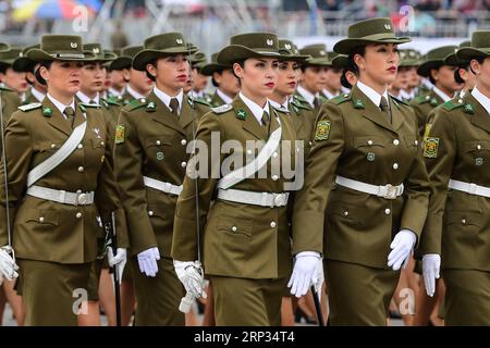 (180920) -- SANTIAGO, 20. September 2018 -- bewaffnete Polizei marschiert während einer jährlichen Militärparade anlässlich des chilenischen Unabhängigkeitsjubiläums in der Hauptstadt Santiago, 19. September 2018. ) (nxl) CHILE-SANTIAGO-UNABHÄNGIGKEITSPARADE JorgexVillegas PUBLICATIONxNOTxINxCHN Stockfoto