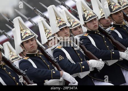 (180920) -- SANTIAGO, 20. September 2018 -- Soldaten marschieren während einer jährlichen Militärparade anlässlich des chilenischen Unabhängigkeitsjubiläums in der Hauptstadt Santiago, 19. September 2018. ) (nxl) CHILE-SANTIAGO-UNABHÄNGIGKEITSPARADE WangxPei PUBLICATIONxNOTxINxCHN Stockfoto