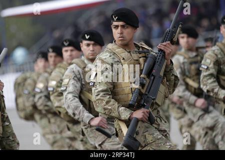 (180920) -- SANTIAGO, 20. September 2018 -- Soldaten marschieren während einer jährlichen Militärparade anlässlich des chilenischen Unabhängigkeitsjubiläums in der Hauptstadt Santiago, 19. September 2018. ) (nxl) CHILE-SANTIAGO-UNABHÄNGIGKEITSPARADE WangxPei PUBLICATIONxNOTxINxCHN Stockfoto