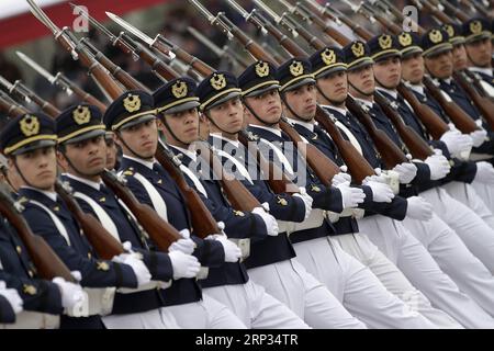 (180920) -- SANTIAGO, 20. September 2018 -- Soldaten marschieren während einer jährlichen Militärparade anlässlich des chilenischen Unabhängigkeitsjubiläums in der Hauptstadt Santiago, 19. September 2018. ) (nxl) CHILE-SANTIAGO-UNABHÄNGIGKEITSPARADE WangxPei PUBLICATIONxNOTxINxCHN Stockfoto