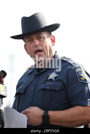 (180920) -- MARYLAND (USA), 20. September 2018 -- Harford County Sheriff Jeffrey Gahler spricht während einer Pressekonferenz in der Nähe der Drehszene in Harford County, Maryland, USA, am 20. September 2018. Eine Frau mit einer Handfeuerwaffe eröffnete am Donnerstagmorgen in einem US-amerikanischen Distributionszentrum in Maryland das Feuer, tötete drei Menschen und verletzte drei weitere, bevor sie ihr eigenes Leben nahm, sagte die örtliche Polizei. US-MARYLAND-SHOOTING LiuxJie PUBLICATIONxNOTxINxCHN Stockfoto