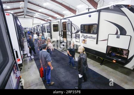 (180921) -- VANCOUVER, 21. September 2018 -- Besucher besuchen die Snowbird RV Show, die am 20. September 2018 in Vancouver, Kanada, stattfindet. ) (dtf) CANADA-VANCOUVER-RV-SHOW LiangxSen PUBLICATIONxNOTxINxCHN Stockfoto