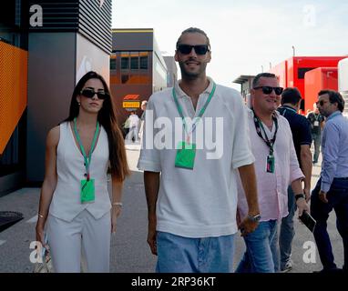 Monza, Italien. September 2023. September 2023, Autodromo Nazionale di Monza, Monza, FORMEL 1 PIRELLI GRAN PREMIO D'ITALIA 2023, auf dem Bild der italienische Hochspringer Gianmarco Tamberi mit seiner Frau. Quelle: dpa Picture Alliance/Alamy Live News Stockfoto