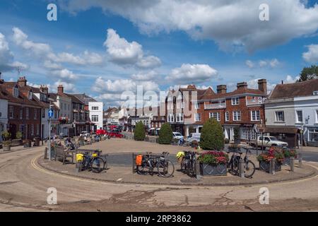 Allgemeine Ansicht von Abbey Green und der High Street in Battle (Schauplatz der Schlacht von Hastings 1066), East Sussex, Großbritannien. Stockfoto