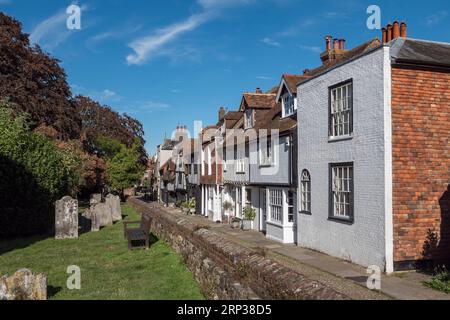 Allgemeiner Blick auf die wunderschönen Gebäude am Church Square in Rye, East Sussex, Großbritannien. Stockfoto