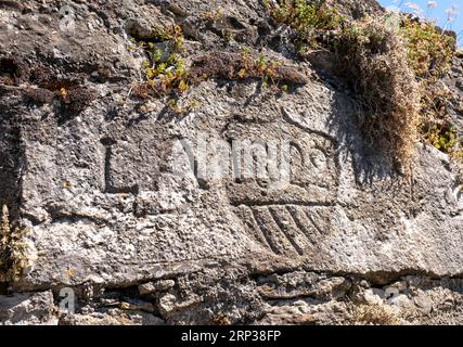 Inschrift auf Steinmauer, St. Saphorin, Weinregion Lavaux, Kanton Waadt, Schweiz. Stockfoto