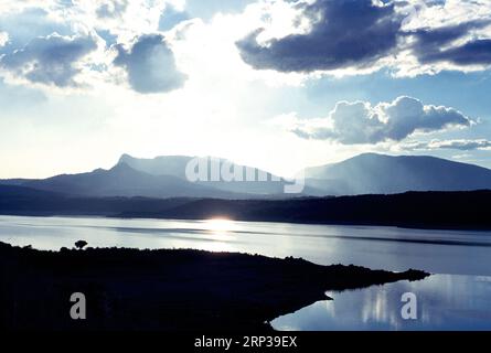 El Atazar Behälter. Cervera de Buitrago, Provinz Madrid, Spanien. Stockfoto