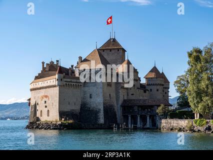 Schloss Chillon (Chateau de Chillon) am Ufer des Genfer Sees zwischen Montreux und Villeneuve im Kanton Waadt, Schweiz. Stockfoto