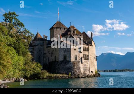 Schloss Chillon (Chateau de Chillon) am Ufer des Genfer Sees zwischen Montreux und Villeneuve im Kanton Waadt, Schweiz. Stockfoto