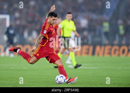 Rom, Italien. September 2023. Leandro Paredes von AS Roma während des Serie A Tim Spiels zwischen AS Roma und AC Mailand im Stadio Olimpico am 1. September 2023 in Rom, Italien. Quelle: Giuseppe Maffia/Alamy Live News Stockfoto