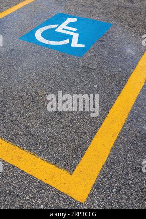 Behindertenparkplatz. Italien. Stockfoto