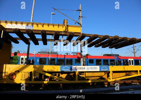 (181006) -- PEKING, 6. Oktober 2018 -- Foto aufgenommen am 28. November 2017 zeigt die Eröffnungszeremonie des Baus des Segments Belgrad-Stara Pazova der Bahnstrecke Belgrad-Budapest in Belgrad, Serbien. ) Xinhua-Schlagzeilen: Für die B&R-Initiative bedeutet die neue Konnektivitätsstrategie der EU mehr Zusammenarbeit als der Wettbewerb WangxHuijuan PUBLICATIONxNOTxINxCHN Stockfoto