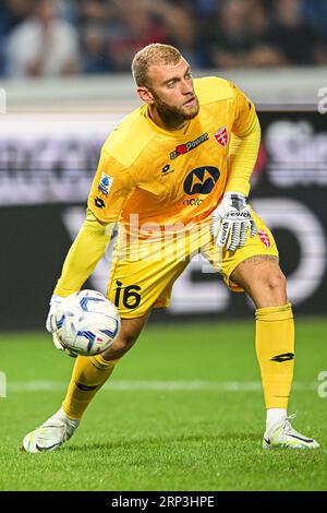 Torwart Michele Di Gregorio (16 AC Monza) während des Spiels der Serie A zwischen Atalanta BC und AC Monza im Gewiss Stadion in Bergamo, Italia Soccer (Cristiano Mazzi/SPP) Credit: SPP Sport Press Photo. Alamy Live News Stockfoto