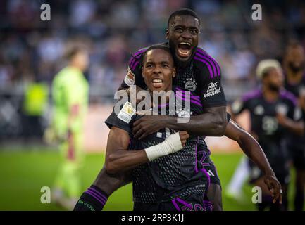 Mönchengladbach, Deutschland. September 2023. Torjubel: Mathys Tel (München), Dayot Upamecano (München) Borussia Mönchengladbach - Bayern München 02.09. Stockfoto