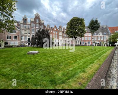 Amsterdam, Niederlande. August 29, 2023. Der Beginenhof in Amsterdam. Hochwertige Fotos Stockfoto