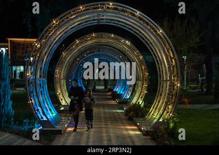 (181011) -- DUSHANBE, 11. Oktober 2018 -- Foto aufgenommen am 11. Oktober 2018 zeigt einen Blick auf Dushanbe, Tadschikistan. ) (hy) TADSCHIKISTAN-DUSHANBE-LANDSCHAFT WuxZhuang PUBLICATIONxNOTxINxCHN Stockfoto