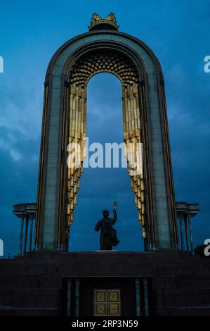 (181011) -- DUSHANBE, 11. Oktober 2018 -- Foto aufgenommen am 11. Oktober 2018 zeigt einen Blick auf Dushanbe, Tadschikistan. ) (hy) TADSCHIKISTAN-DUSHANBE-LANDSCHAFT WuxZhuang PUBLICATIONxNOTxINxCHN Stockfoto